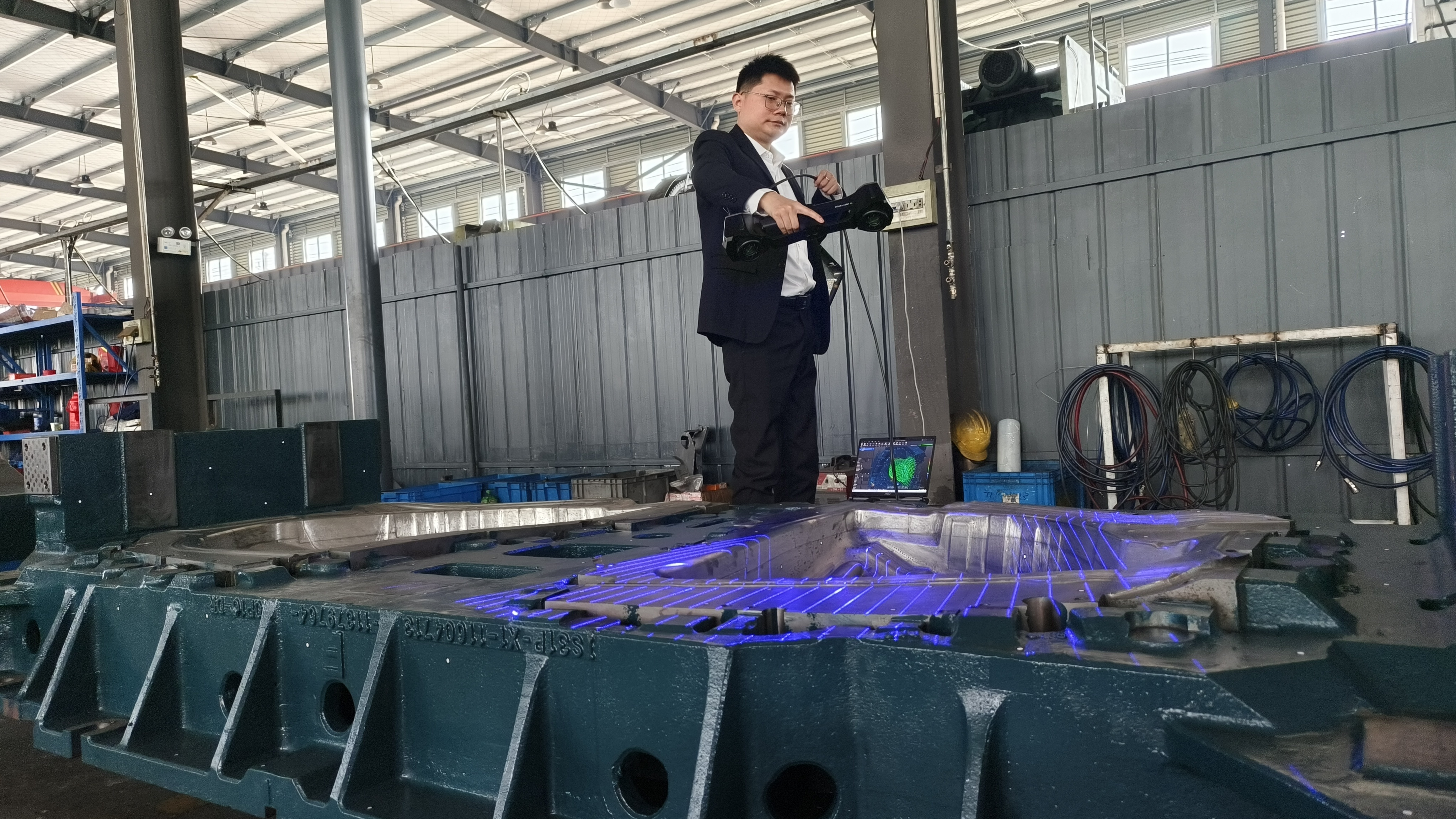 压铸模具修模的时候 手持3d三维扫描仪能直接对比出哪里要修吗