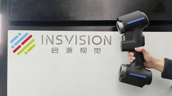 启源视觉 AlphaScan 拿手里开机展示2