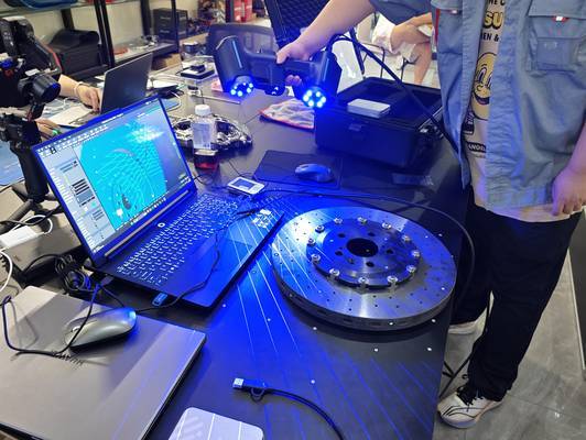 启源视觉 AlphaScan 扫描汽车零部件